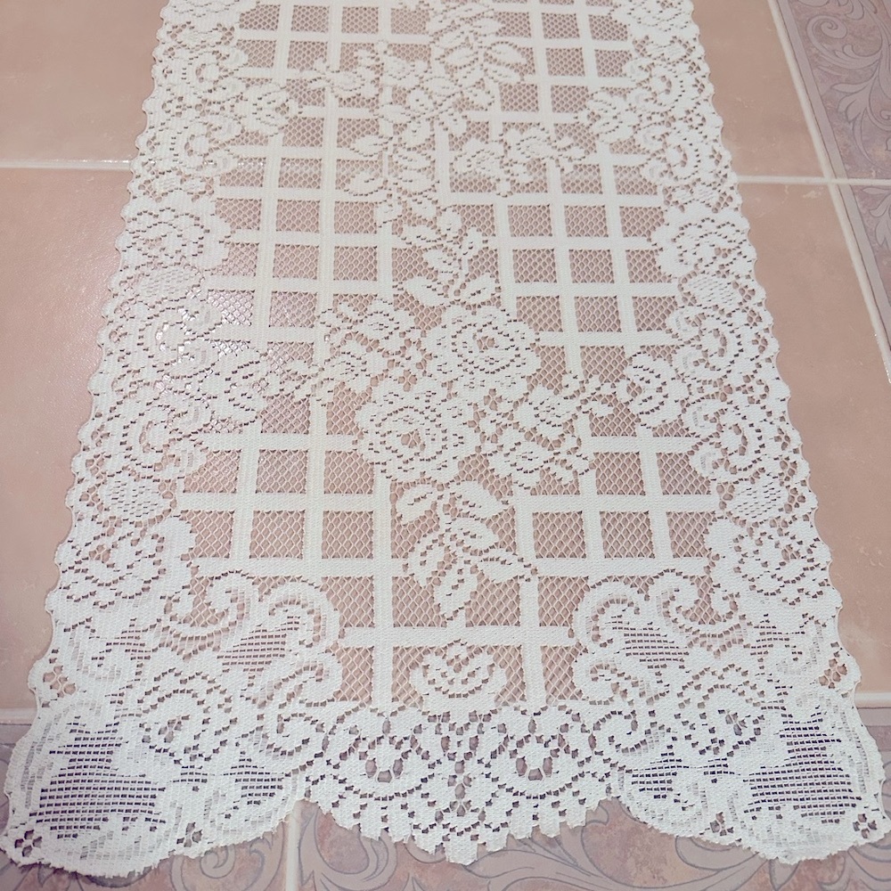 NWOT LACE TABLE RUNNER